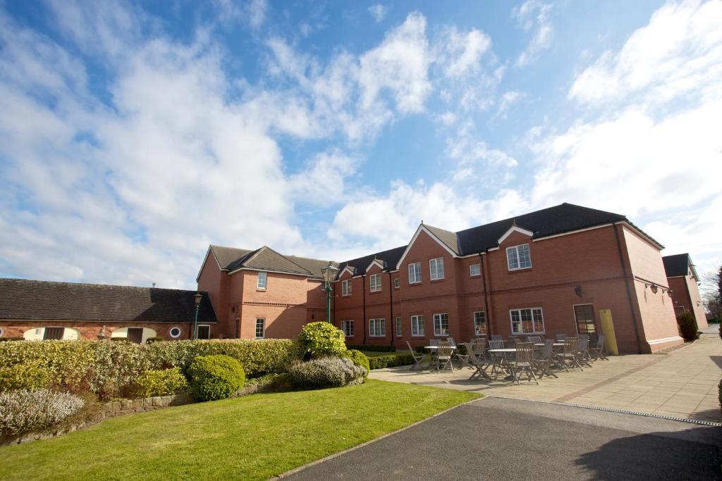 Hunters Lodge Hotel Crewe Buitenkant foto