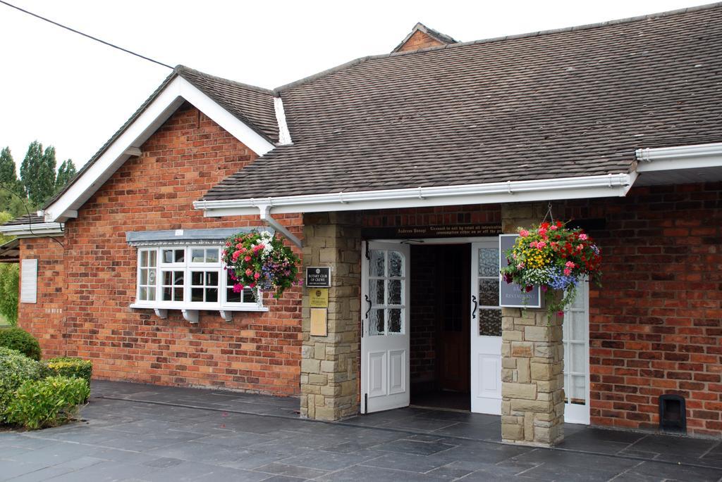 Hunters Lodge Hotel Crewe Buitenkant foto
