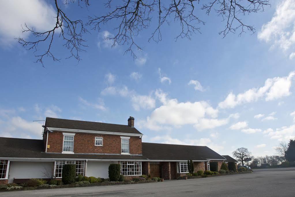 Hunters Lodge Hotel Crewe Buitenkant foto