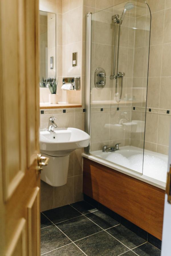 Hunters Lodge Hotel Crewe Buitenkant foto